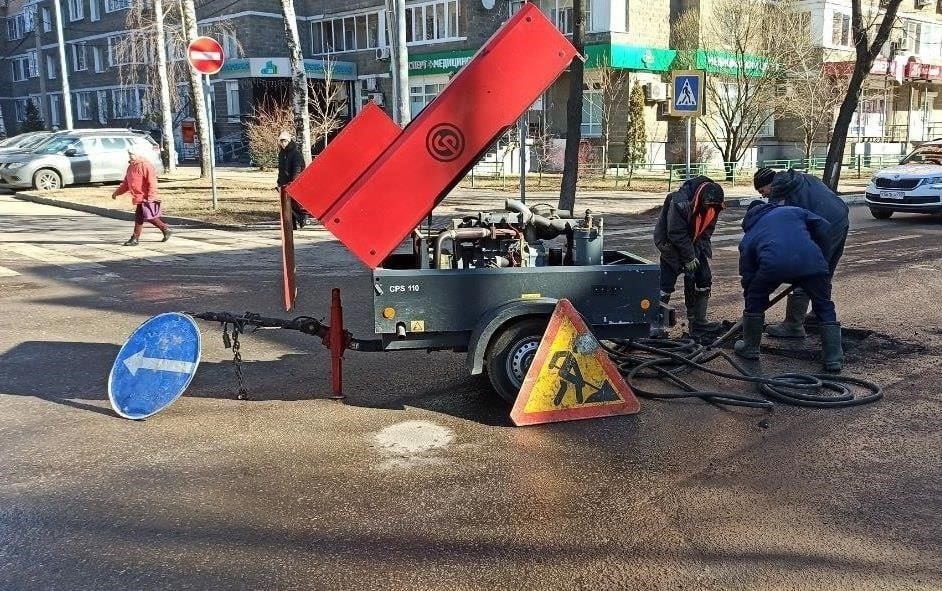 На данный момент перебои с горячим водоснабжением в Королёве продлятся до конца профилактического периода, работы ведутся в разных районах города. По последним данным, в основном ремонтируют Бурковский район и несколько зданий МКД. Жителям рекомендуется следить за точным и актуальным расписанием, так как сроки восстановления могут меняться в зависимости от хода ремонтных работ.
