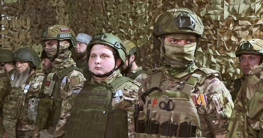 Правила прекращения срока службы мобилизованных и добровольцев несколько отличаются от правил для обычных контрактников. В частности, процедура прекращения службы для этих лиц может зависеть от того, связана ли их служба со специальным приказом или мобилизационной директивой.